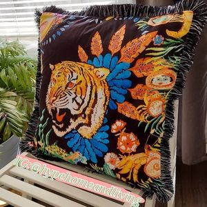 Jungle Tiger Head 🐯 Accent Pillow Cover